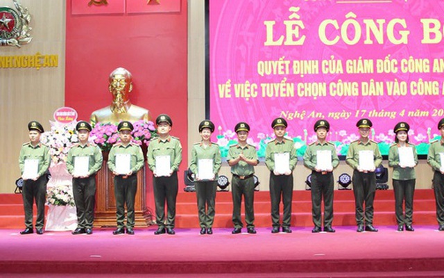 30 nhân viên an ninh hàng không được tuyển vào Công an nhân dân