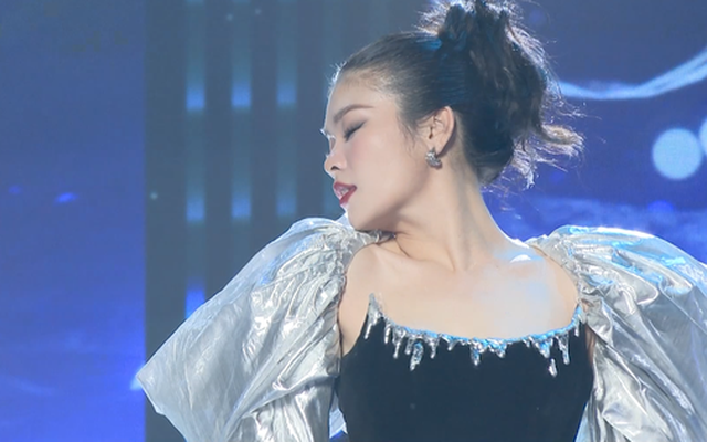 Nữ ca sĩ bỏ việc văn phòng đi hát: "Sáng ngủ dậy, tôi lên cơn sốt cao"