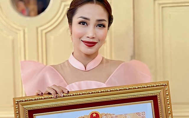 Nữ NSƯT nói lý do 39 tuổi mới được phong danh hiệu: "Tôi đã chuẩn bị hồ sơ, đem đi công chứng rồi"