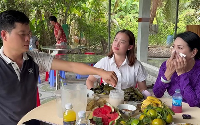 Trùm Điền Quân Khương Dừa ra thông báo, có mặt một nữ NSƯT từ Mỹ về