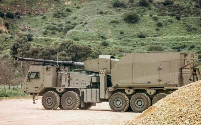 Israel lần đầu dùng pháo tự hành Roem mới nhất tấn công Hezbollah