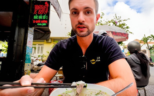 Trổ tài dùng tiếng Việt cho "chuẩn bản địa", anh Tây nói gõ nhầm 1 dấu câu và cái kết khiến ai cũng ngượng thay