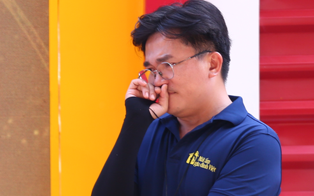 Nam NSƯT bật khóc trên truyền hình