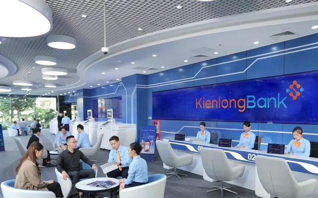 Vụ 'bốc hơi' 5 tỷ trong tài khoản: Dấu hiệu bất thường mã OTP, sinh trắc học