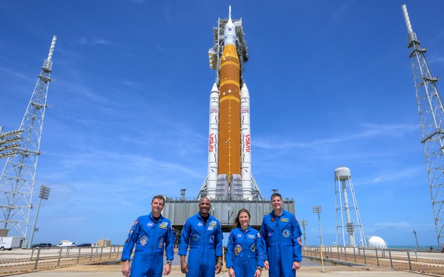 Hôm nay, con người sẽ quay trở lại Mặt trăng lần đầu tiên sau hơn 50 năm