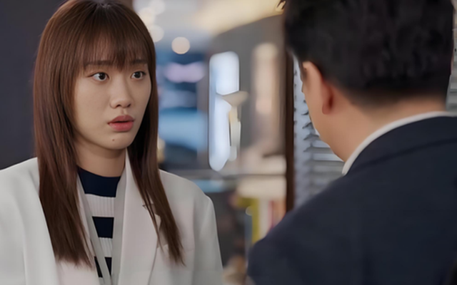 Chồng ngoại tình, tôi chuẩn bị ôm 2 con ra khỏi nhà thì bố mẹ chồng đuổi thẳng con trai và giữ tôi lại