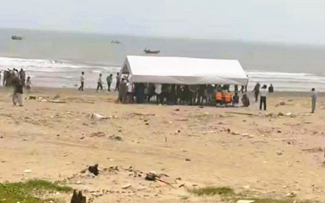 Hai bé trai mất tích khi đi tắm biển