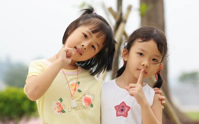 2 đứa con cùng nhà, vì sao đứa vô tâm đứa "có tâm": Khoa học đưa ra lý giải