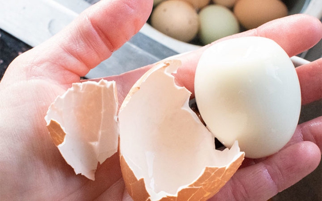 Mẹo luộc trứng dễ bóc vỏ