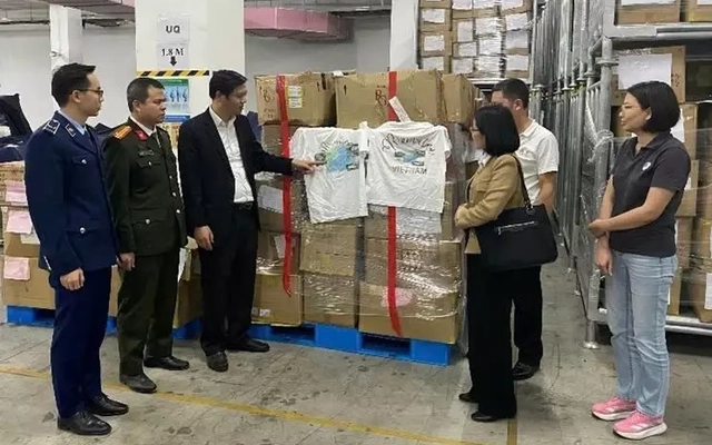 Một công ty bị phạt hơn 22 triệu đồng, buộc tiêu hủy 6.000 áo in bản đồ thiếu Hoàng Sa, Trường Sa