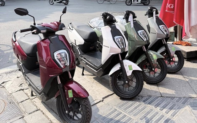 Xe máy điện đầu tiên của Honda tại Việt Nam giảm giá 6 triệu đồng