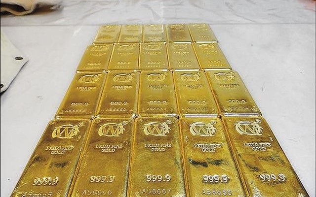 Đột kích hang ổ của 2 người đàn ông chi hơn 119 tỷ đồng mua vàng sau 5 tháng theo dõi, công an tịch thu 20 kg vàng bất hợp pháp trị giá hơn 386 tỷ