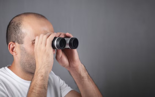 Vợ sốc khi chồng mua 6 chiếc ống nhòm, đam mê tìm hiểu camera ngụy trang bởi sở thích..."nhìn lén"