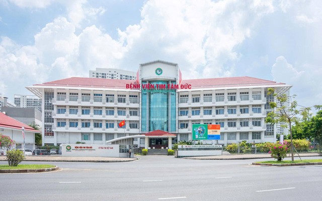 Bệnh viện hiếm hoi trên sàn chứng khoán đang trả thù lao cho 500 bác sĩ, điều dưỡng thế nào? Có người thu nhập 4,9 tỷ đồng