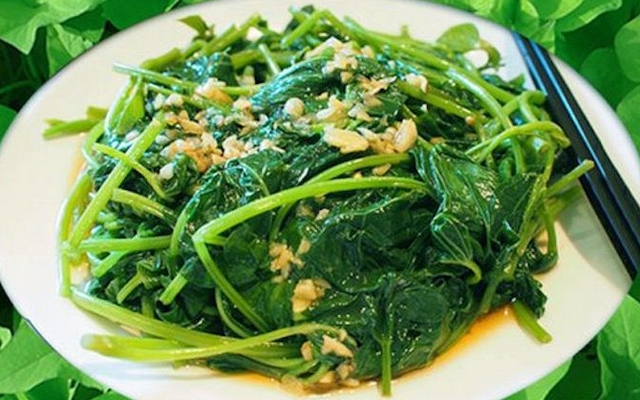 Loại "rau trường thọ" nên ăn mùa này để sạch ruột, bổ dạ dày, tăng miễn dịch: Chỉ vài ngàn một bó lại chế biến nhiều món cực ngon miệng