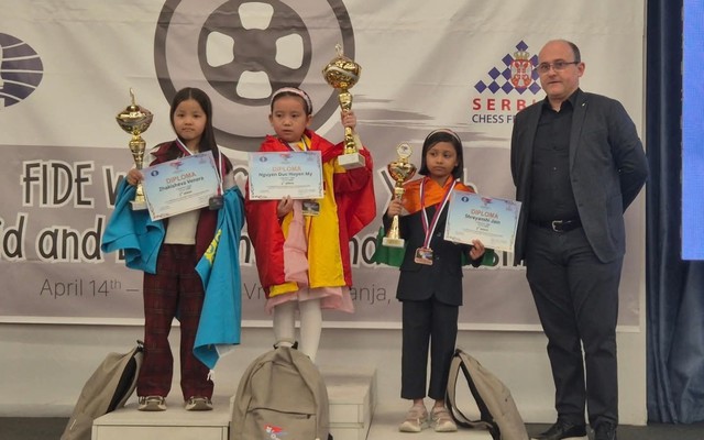 Đỉnh miễn bàn: Bé gái 8 tuổi giành HCV cờ vua thế giới về cho Việt Nam