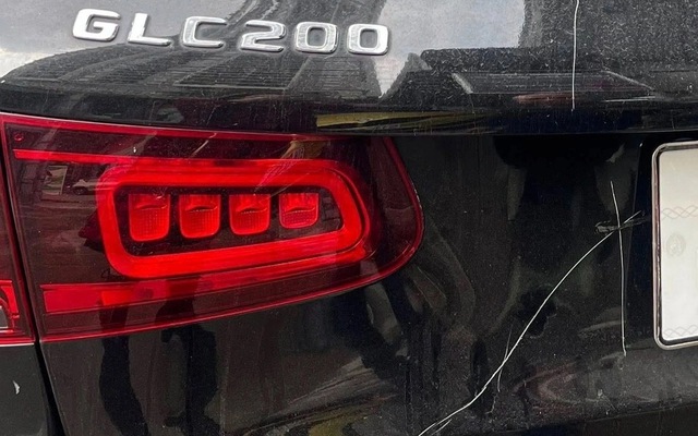 Diễn biến mới vụ Mercedes bị đập gương, cào xước khi đỗ bên đường ở Hà Nội