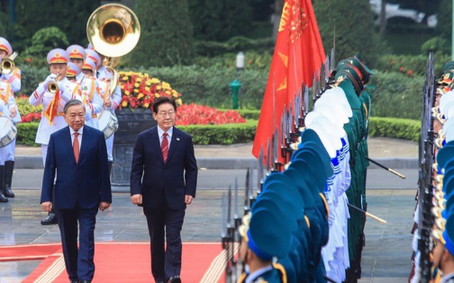 Việt Nam bắn 21 loạt đại bác chào mừng Tổng thống Hàn Quốc