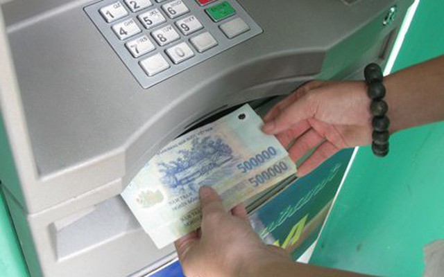 Phong tỏa tài khoản vĩnh viễn: Một kiểu rút tiền mặt tưởng bình thường lại bị nghiêm cấm