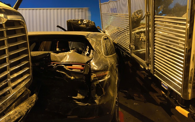 TP.HCM: Xe Porsche cùng 5 xe tải tông liên hoàn, cầu Phú Mỹ ùn tắc nhiều giờ