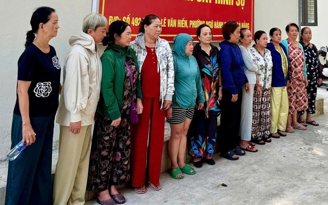 Đồng loạt kiểm tra, bắt bà trùm Hồ Thị Đông Phương và 11 "quý bà"