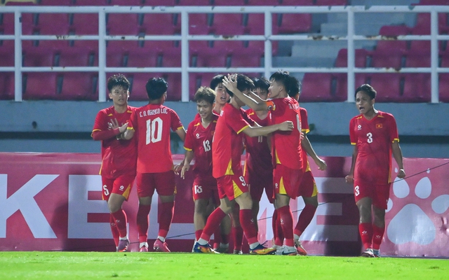 HLV Roland gây sốt với “đội hình lạ”, U17 Việt Nam tạo cú ngược dòng hạ Australia