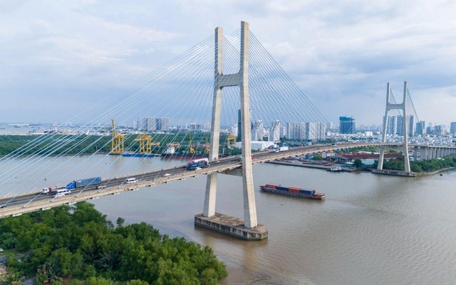 Cầu dây văng tĩnh không cao nhất Việt Nam trị giá 23.000 tỷ, kết nối tới siêu dự án 16 tỷ USD sắp đạt cột mốc then chốt trong vài ngày tới