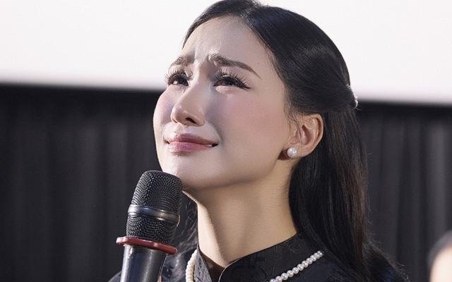 Hoà Minzy thông báo tin buồn: "Chúng ta cũng mới gặp nhau tại Fanconcert 1/2 này thôi và em hứa sẽ tới Concert ở Hà Nội nữa mà"