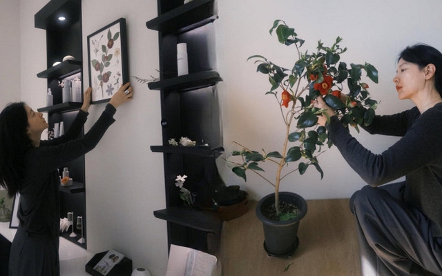 Quốc bảo nhan sắc xứ Hàn Lee Young Ae tuổi 55 vẫn đẹp mê hoặc: Bí mật nằm ở thú chơi lặng thầm mà chị em nào cũng làm được