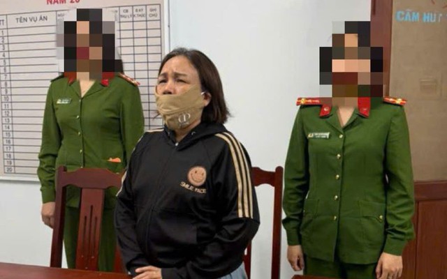 Ra quyết định khởi tố chủ tiệm cà phê Ngô Thị Cúc Hoa sinh năm 1972