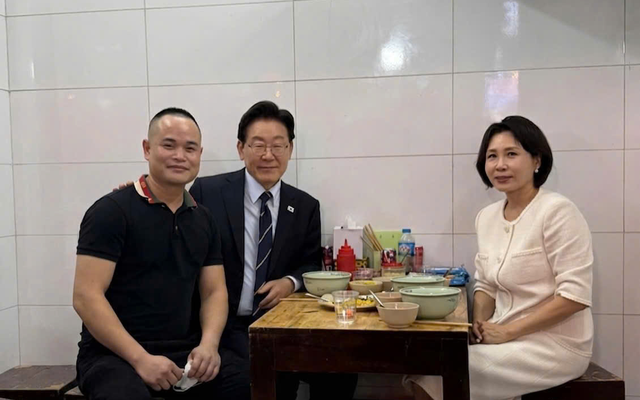 Chủ quán phở đón Tổng thống Hàn Quốc: 'Cả đêm qua tôi hạnh phúc không ngủ nổi'