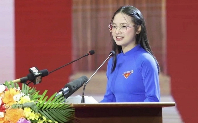 Nữ sinh Nghệ An gây bão MXH gần đây bất ngờ nhận phải loạt bình luận so sánh tiêu cực: Công nhận người khác khó đến thế sao?