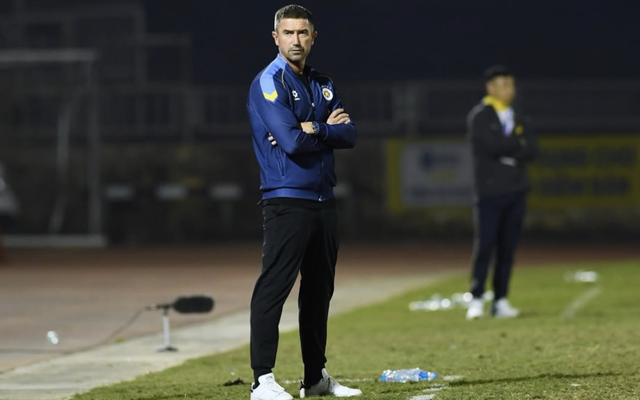 HLV Kewell: Sân tập Hà Nội FC đẹp như Wembley