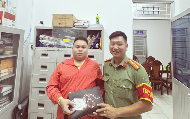 Học sinh lớp 8 nhặt được túi chứa hàng trăm tờ tiền, tổng cộng 215,6 triệu đồng: Công an sử dụng biện pháp nghiệp vụ vào cuộc