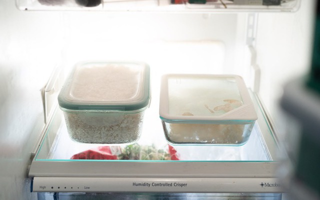 Cơm nguội không ăn hết nên để ngăn đá hay ngăn mát tủ lạnh? Thì ra nhiều người đang làm sai