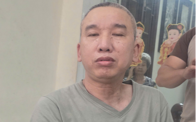 Khám xét khẩn cấp, bắt tạm giam chủ cửa hàng điện thoại Đỗ Thế Hùng