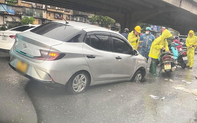 Ô tô tụt bánh trên đường Khuất Duy Tiến (Hà Nội): Đã rõ nguyên nhân