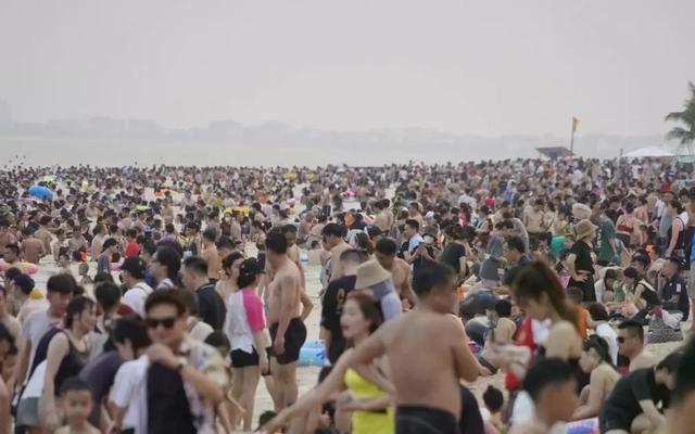 Cô Tô 'cháy' phòng, du thuyền Hạ Long sắp hết chỗ