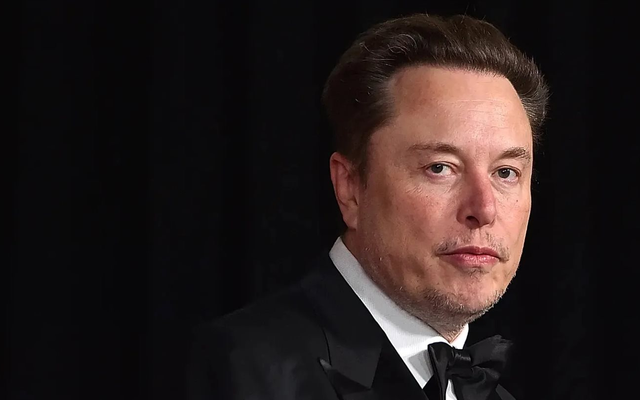 Elon Musk có thừa nhận bất ngờ về Robotaxi, tại sao Tesla lại thận trọng hơn với sản phẩm mới?