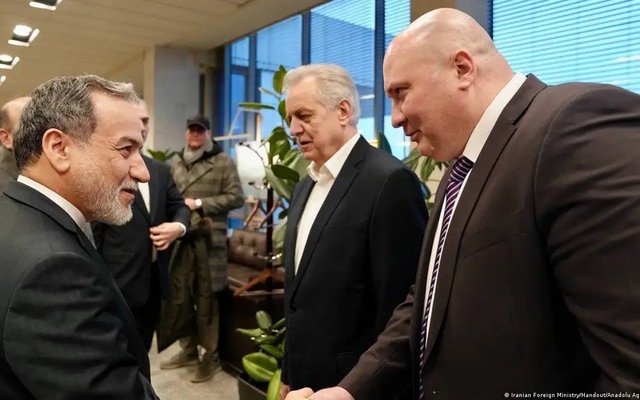 Vừa hạ cánh tại Nga, Ngoại trưởng Iran cáo buộc Mỹ khiến đàm phán đổ vỡ