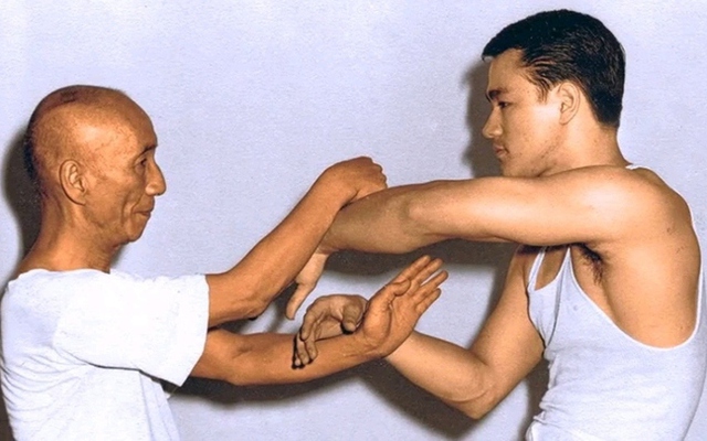 "Độc cô cầu bại" Diệp Vấn thời trẻ từng thất bại dễ dàng trước ông lão nào?