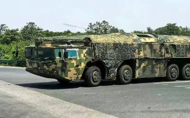 Hình ảnh mới hé lộ tổ hợp tên lửa cơ động chưa từng công bố của Trung Quốc?