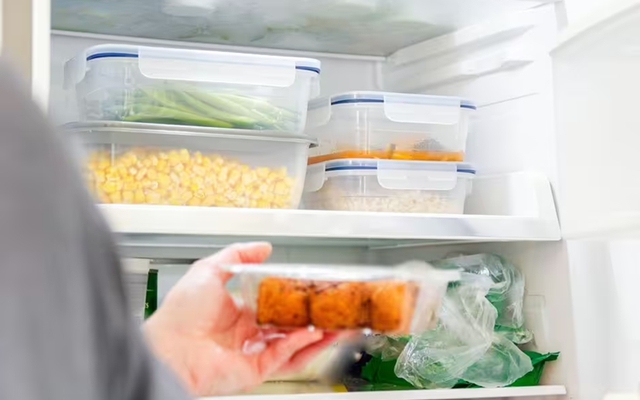 Canh, rau thừa để tủ lạnh qua đêm có sinh ra chất gây ung thư?