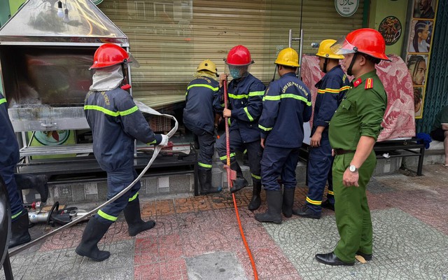 Cháy nhà hàng ở 'phố Tây' Nha Trang, 5 người nước ngoài thoát thân qua cửa sổ