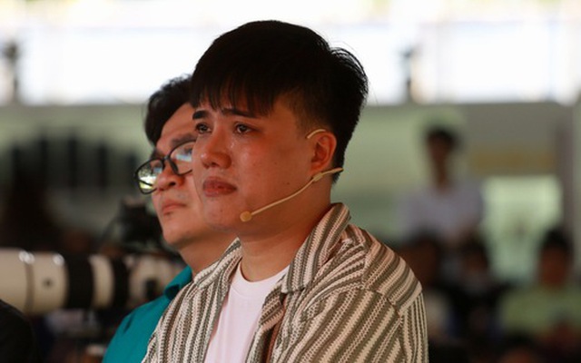 Nam diễn viên bật khóc nức nở: "Tôi phải sống trong nhà thuê xuống cấp"