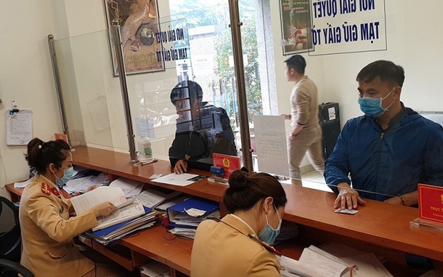 Nộp phạt vi phạm giao thông chậm sẽ bị xử lý thế nào?