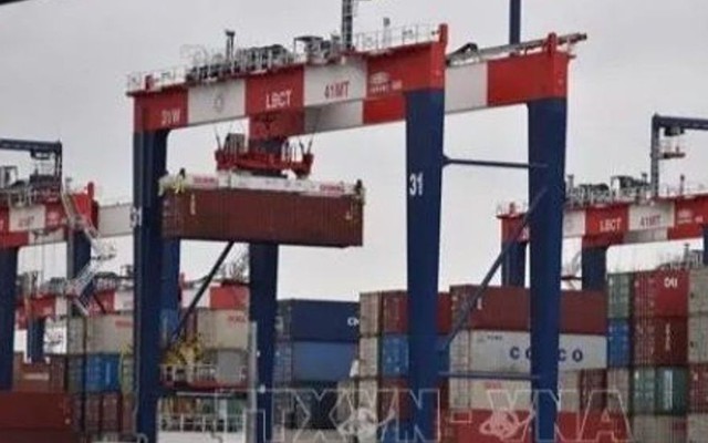 Mỹ áp thuế 100% đối với dược phẩm, điều chỉnh thuế kim loại