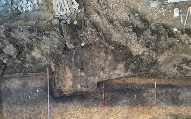 Xây nhà, phát hiện ngôi mộ dài 42 mét dưới nền đất