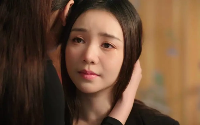 Khán giả phẫn nộ vì Quỳnh Kool khóc 'lụt' phim, đạo diễn nói gì?