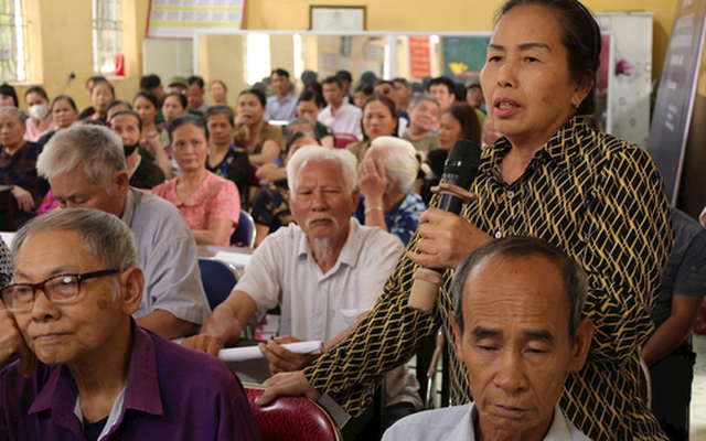 Hàng trăm người dân ngồi chật kín nhà văn hóa nghe mức giá đền bù đất tại siêu dự án Olympic 925.000 tỷ đồng có quy mô lớn nhất lịch sử Vingroup